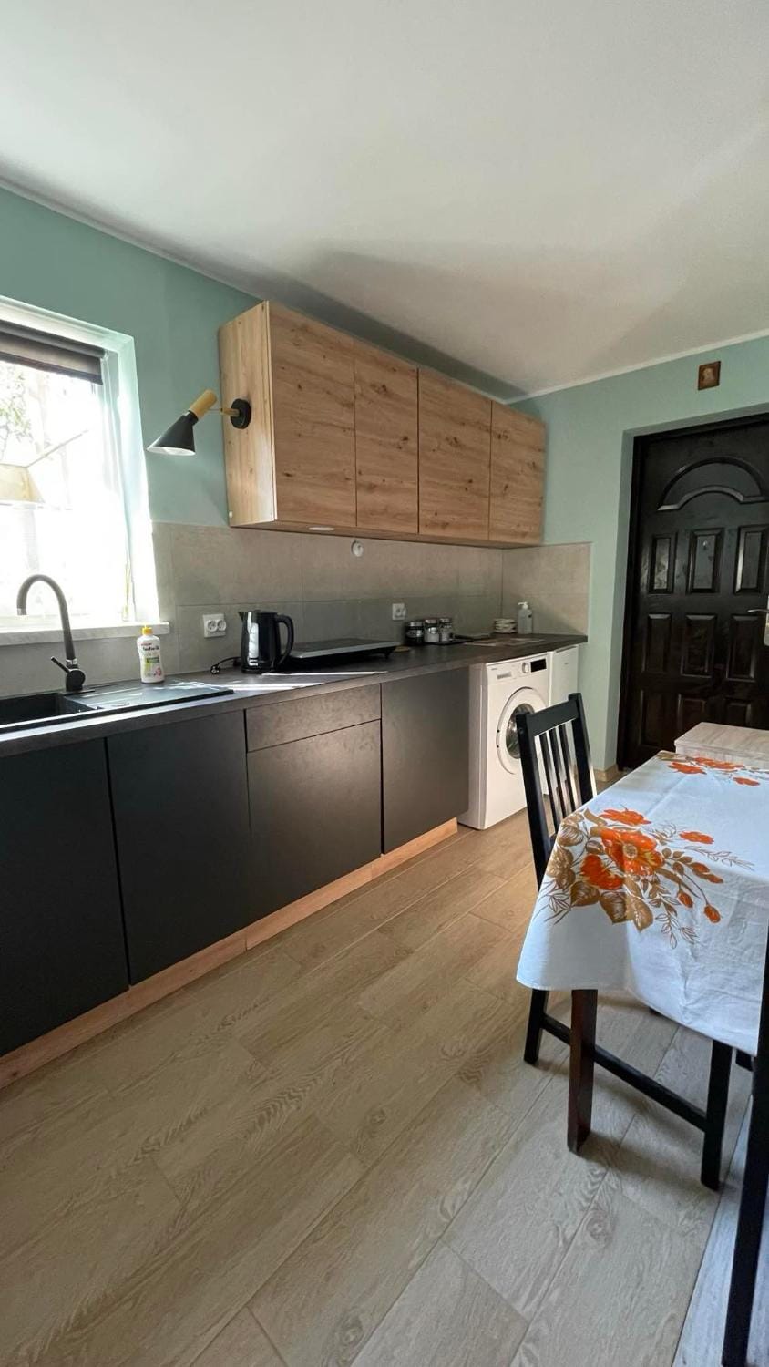 Kitchen or kitchenette, Food and drinks, Food and drinks, Dining area, Meals, Meals, Breakfast, Breakfast, Lunch, Lunch, Dinner, Dinner, pet friendly, pet friendly, stove, stove, laundry, laundry, washing machine, washing machine, washing machine, kitchen, kitchen