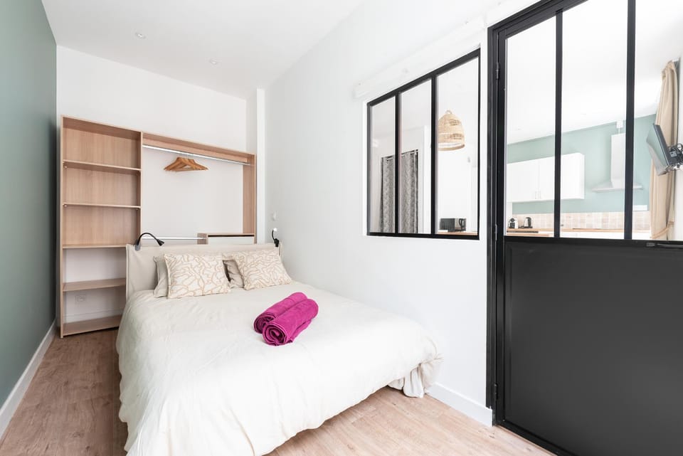 Bed, Bedroom