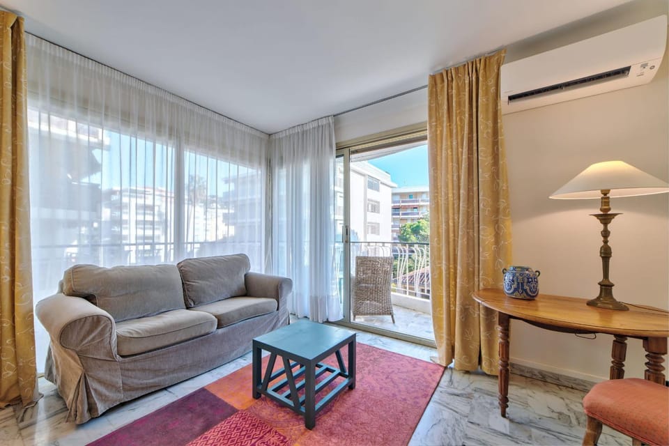 Appartement le San Francisco bright and calm 3 bedroom flat House in Cannes
