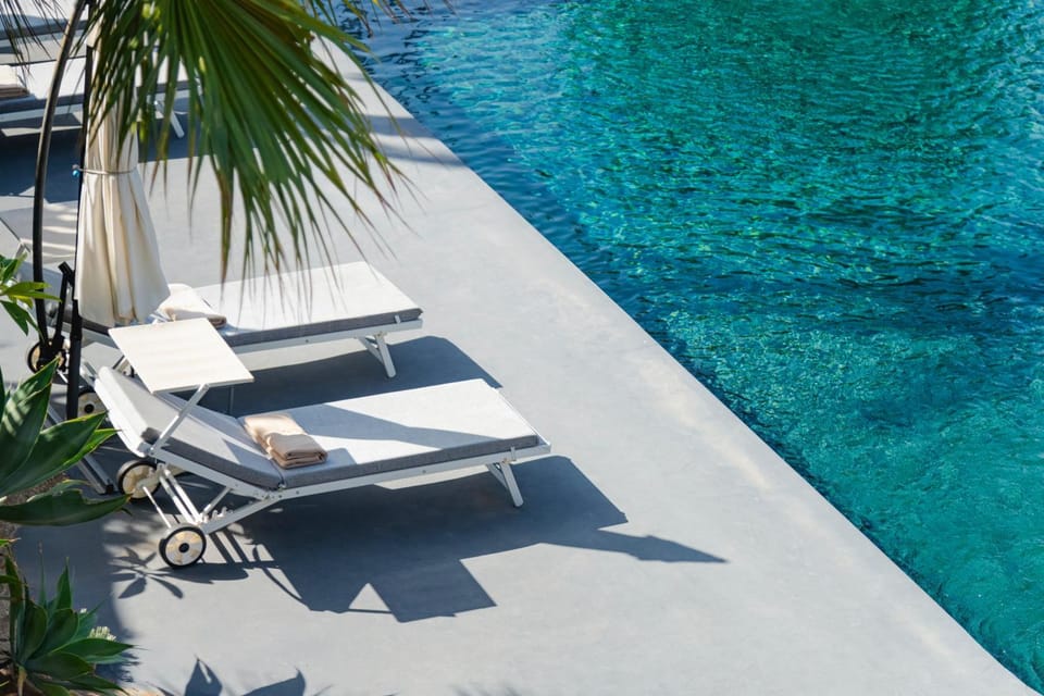 Solarium, Pool view, Swimming pool, sunbed