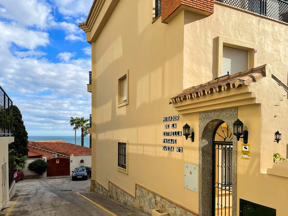 Property building, Facade/entrance, Off site