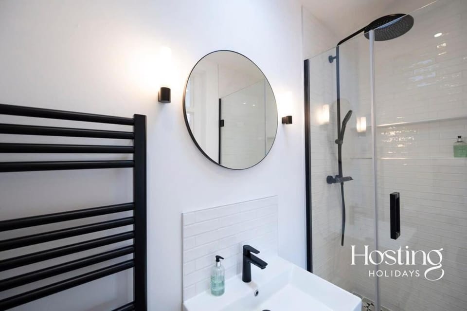 Shower, Bathroom, towels