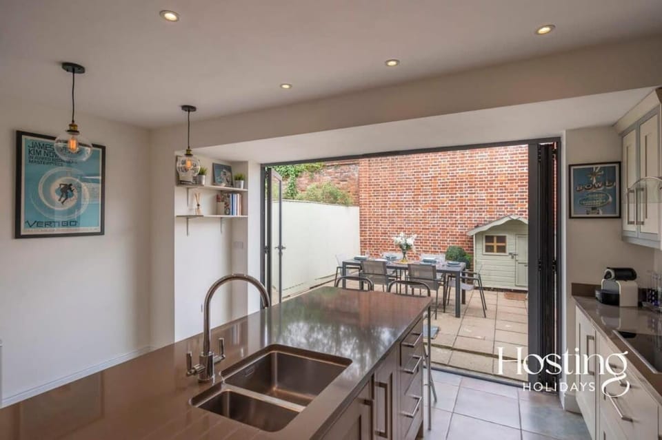 Patio, Kitchen or kitchenette, Seating area, Dining area