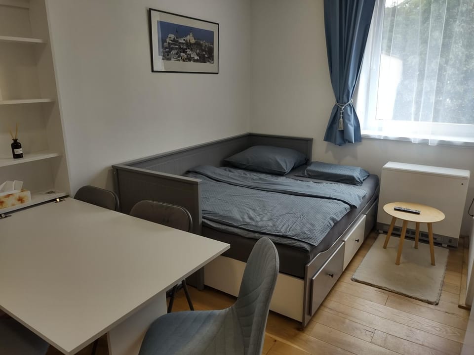 Bed, Living room