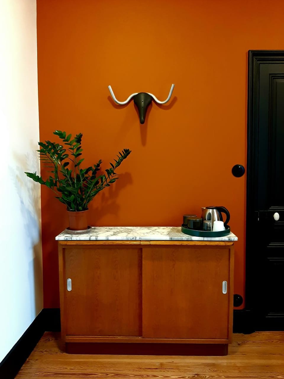 Coffee/tea facilities, Decorative detail