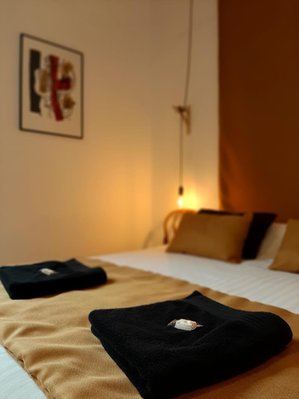 Bed, Bedroom, towels