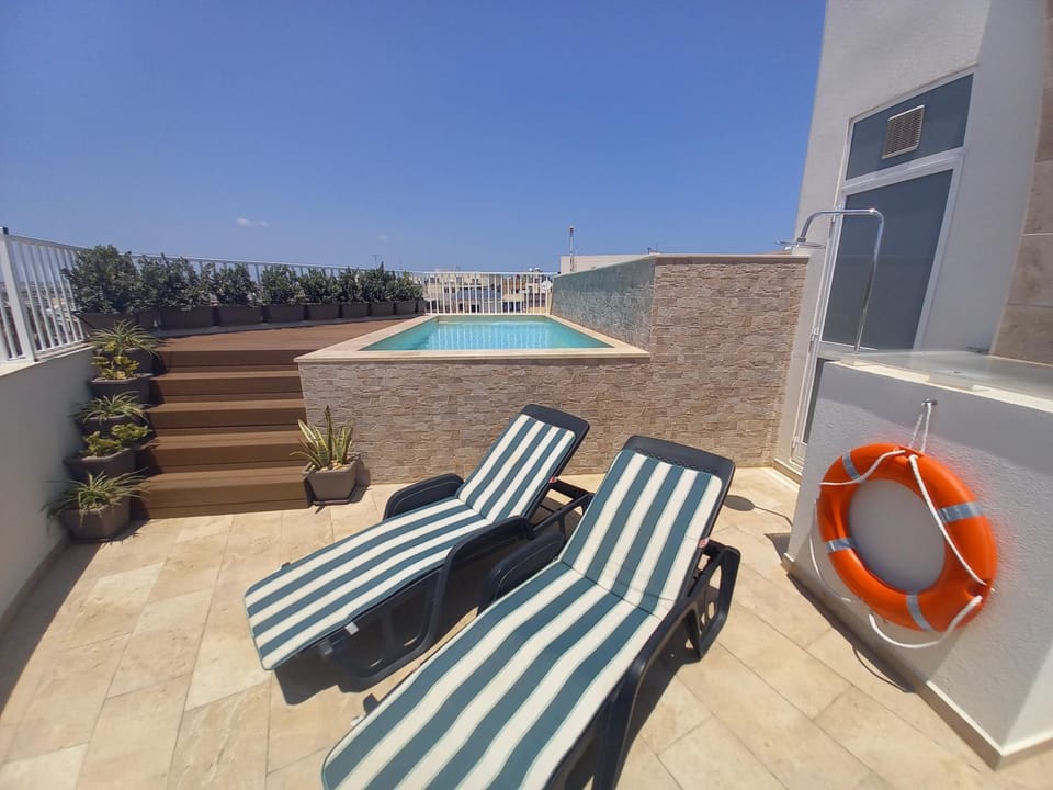Balcony/Terrace, Swimming pool