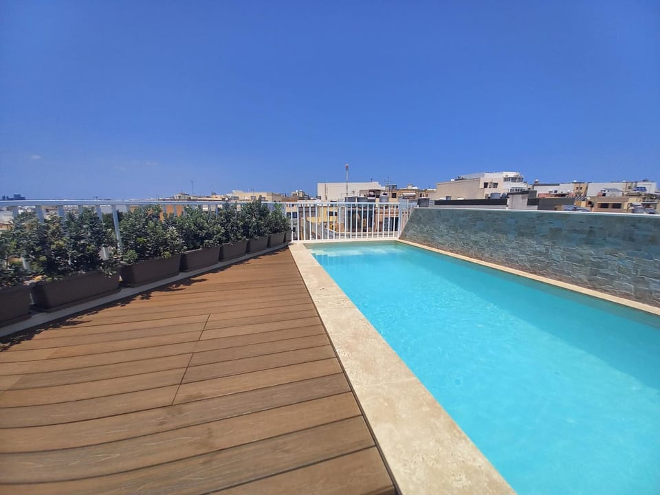 Swimming pool, Swimming pool
