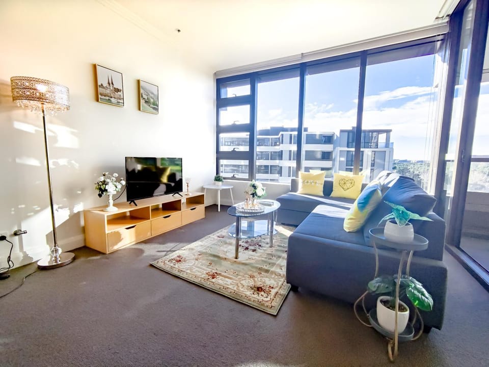 Communal lounge/ TV room, TV and multimedia, Living room, Seating area, Evening entertainment