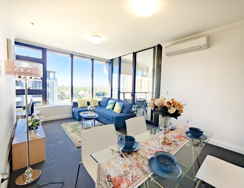Living room, Seating area, Dining area, air conditioner