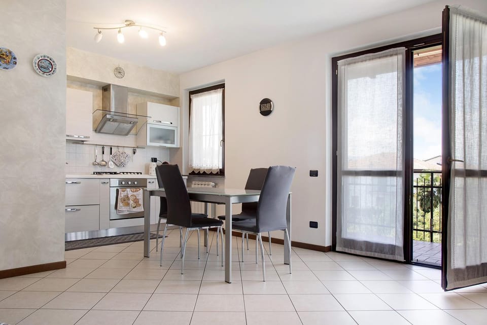 Property building, Kitchen or kitchenette, Living room