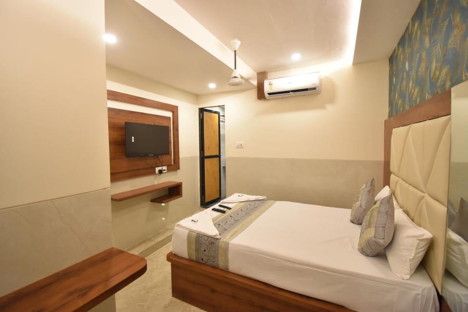 Bed, TV and multimedia, Photo of the whole room, towels, air conditioner