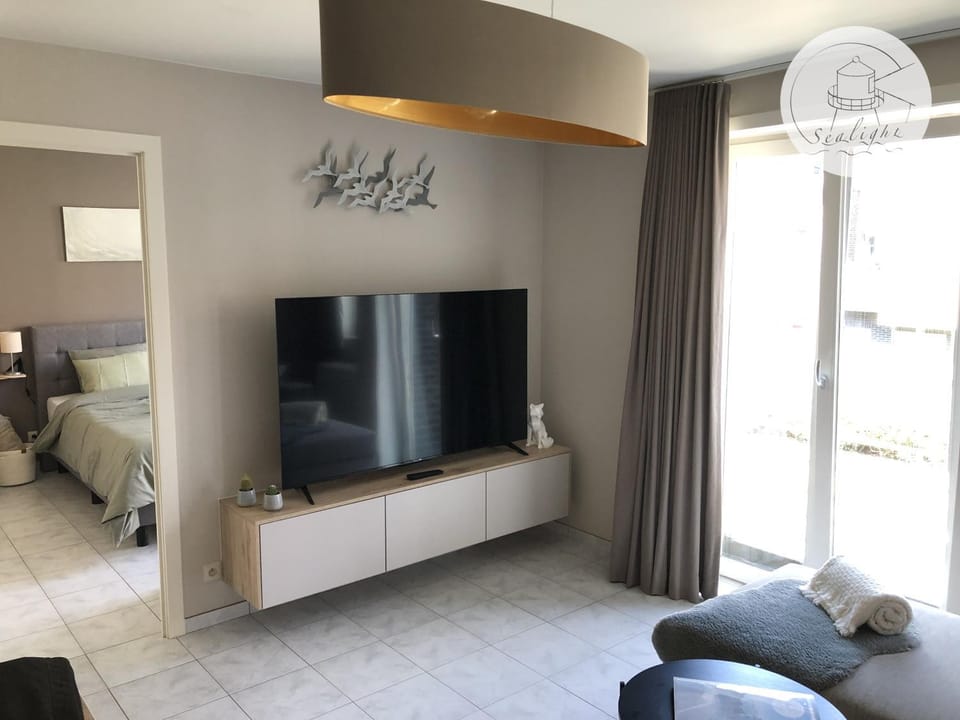 TV and multimedia, Living room, Photo of the whole room, Seating area, Evening entertainment