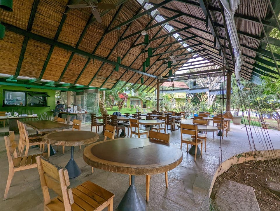 Restaurant/places to eat, Seating area