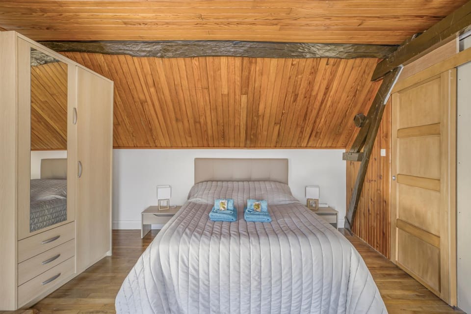 Property building, Living room, Bedroom
