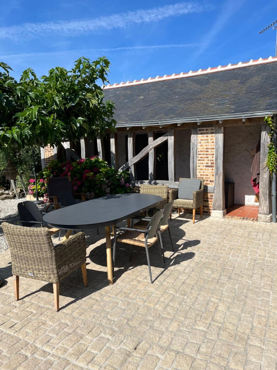 Property building, Patio, Balcony/Terrace