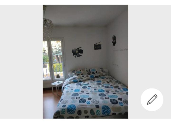 Chambre souriante Vacation rental in Lyon