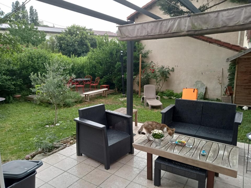 Chambre souriante Vacation rental in Lyon