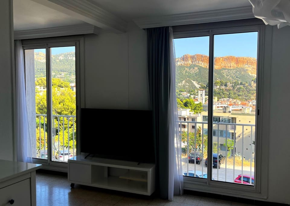 Natural landscape, TV and multimedia, View (from property/room)