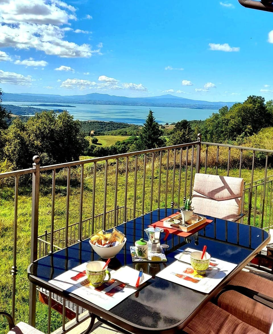 Natural landscape, Balcony/Terrace, Dining area, Lake view