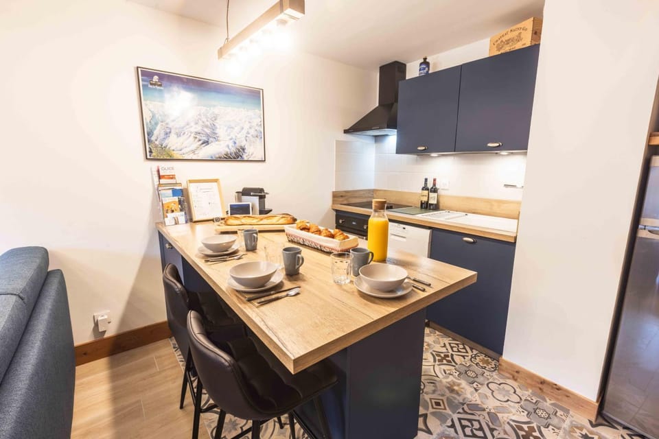 Kitchen or kitchenette, oven, stove