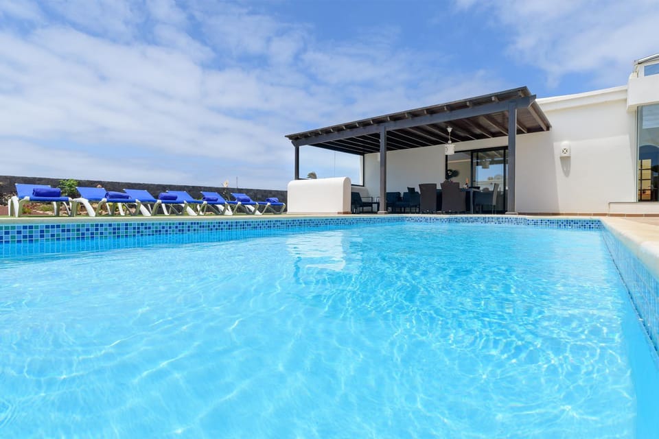 Day, Pool view, Swimming pool, sunbed
