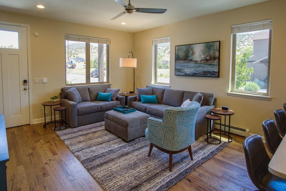 Salida Oasis: 1 Mi to Town, Mountain View, Hot Tub House in Salida