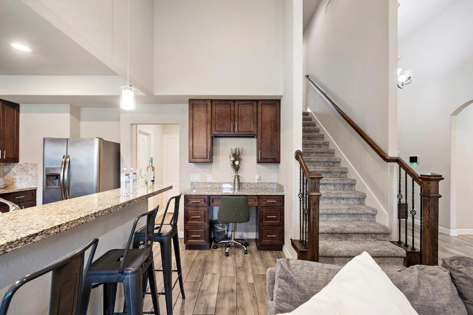 City Escape BBQ Yard WiFi Games Pets Welcome House in Harris County