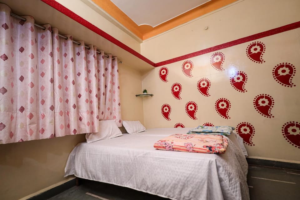 Bed, TV and multimedia, Bedroom, air conditioner