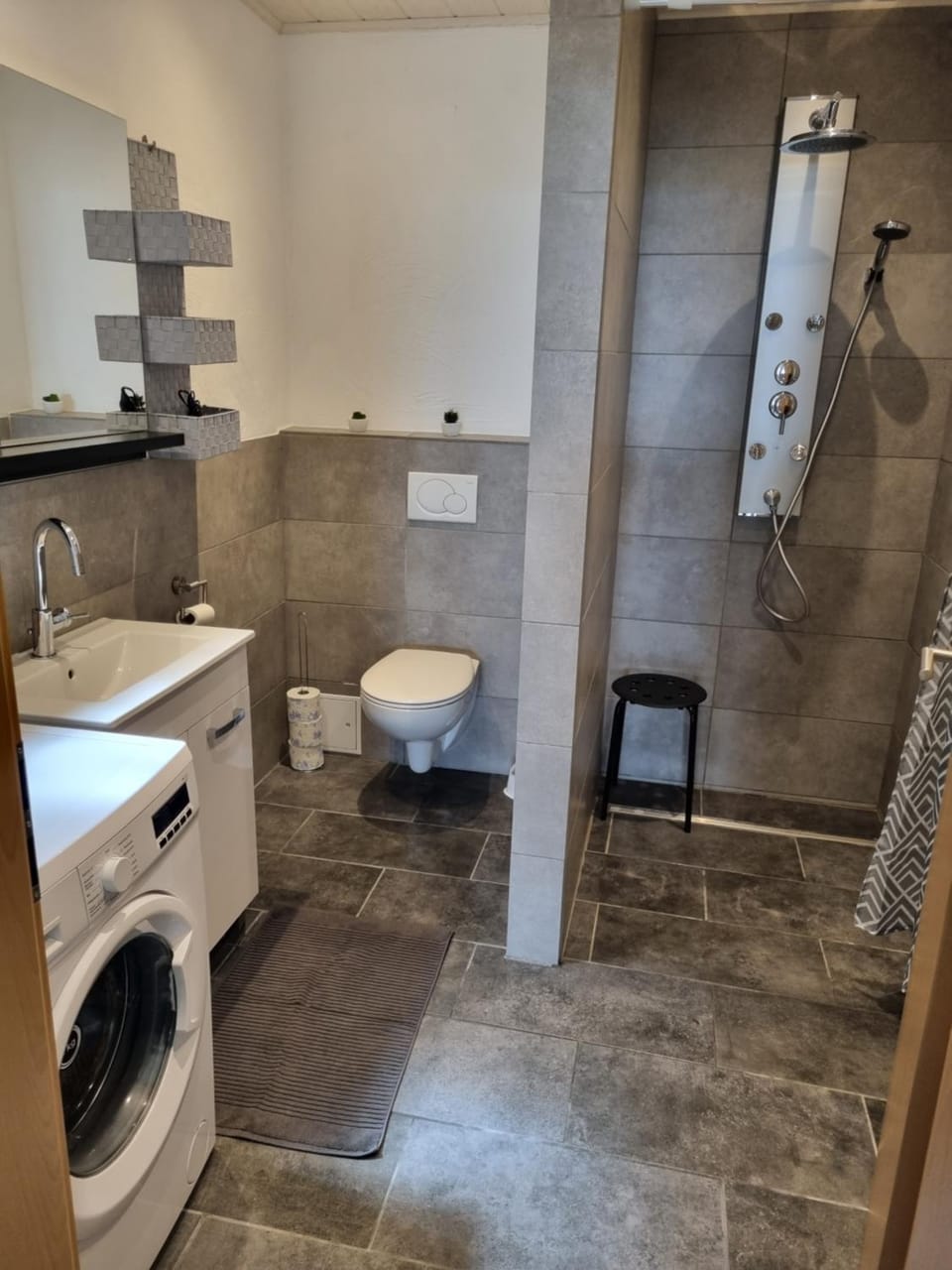 Shower, Toilet, Bathroom, washing machine