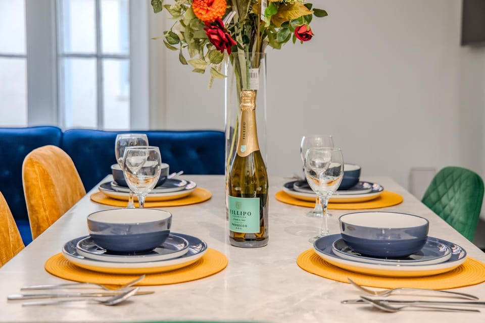 Living room, Dining area