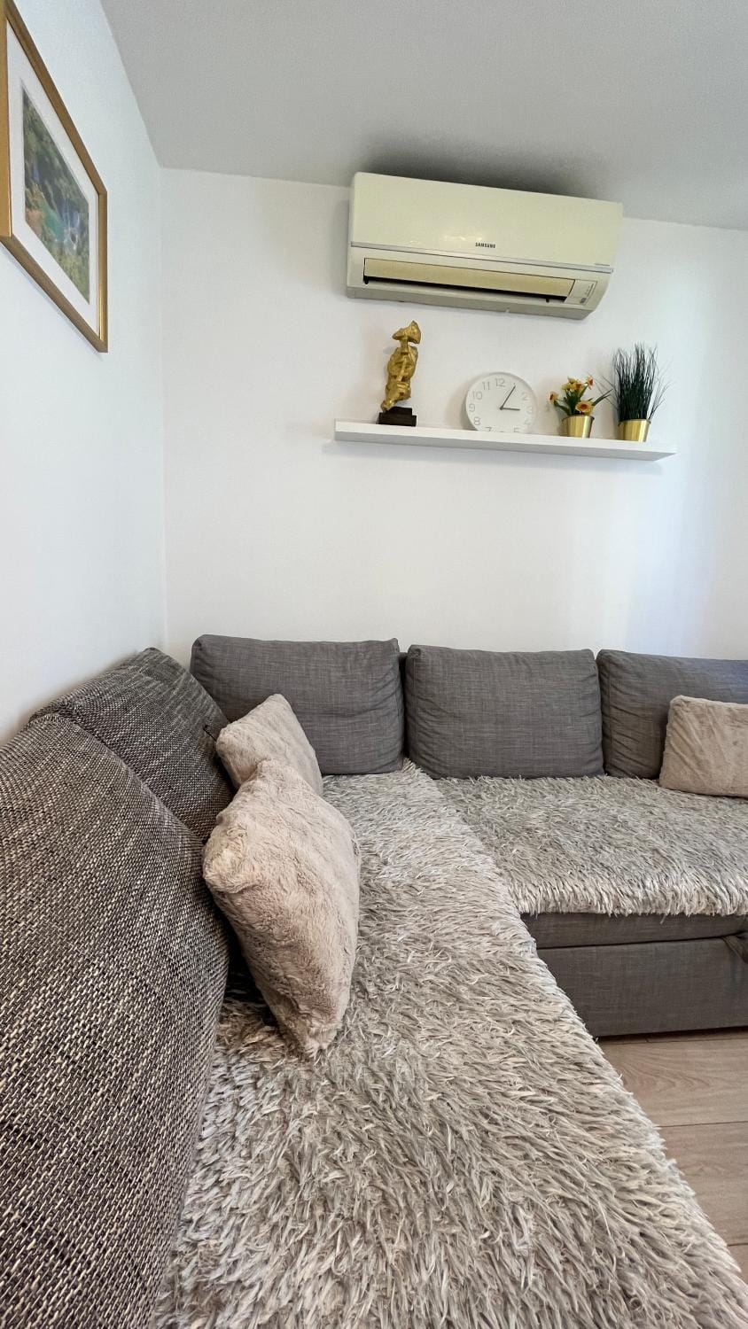 Living room, Seating area, air conditioner