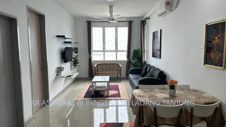 TV and multimedia, Living room, Seating area, Dining area, fireplace, air conditioner
