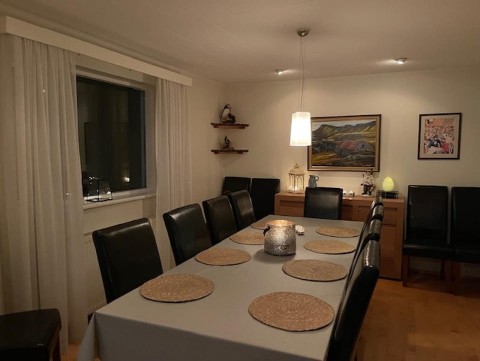 Central by the Church *Family Villa Apartment in Akureyri