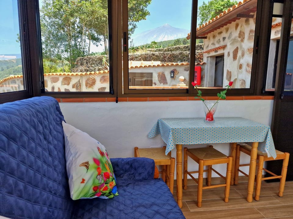 View (from property/room), Living room, Seating area, Dining area