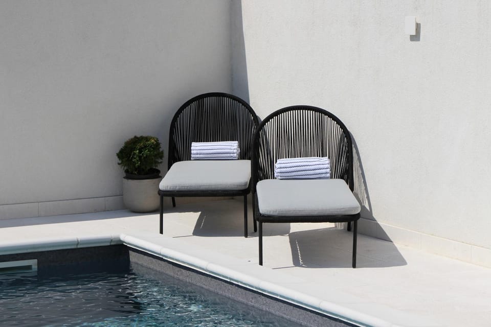 Swimming pool, sunbed, towels