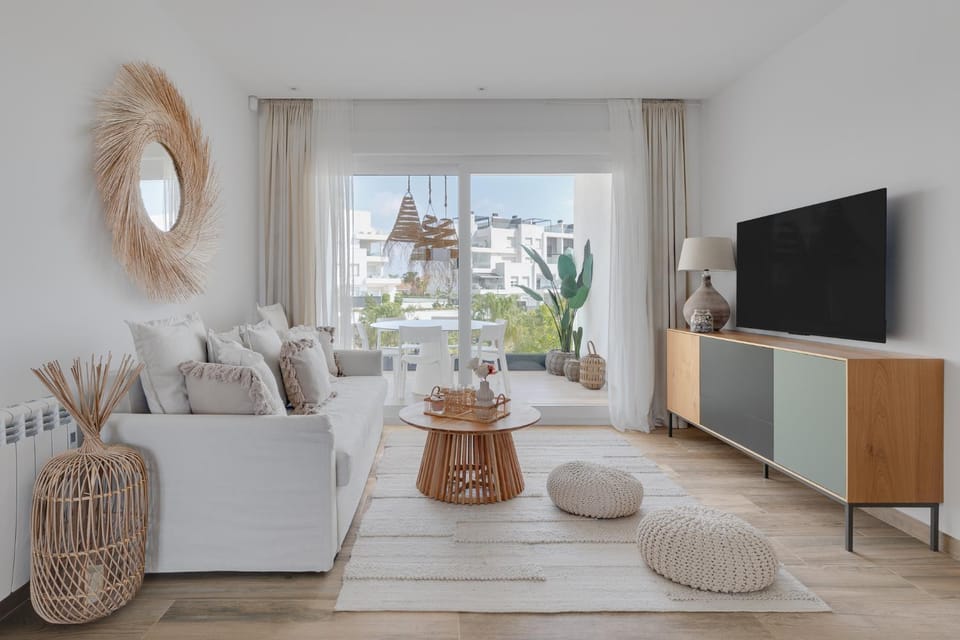 Communal lounge/ TV room, TV and multimedia, Living room, Seating area, Evening entertainment