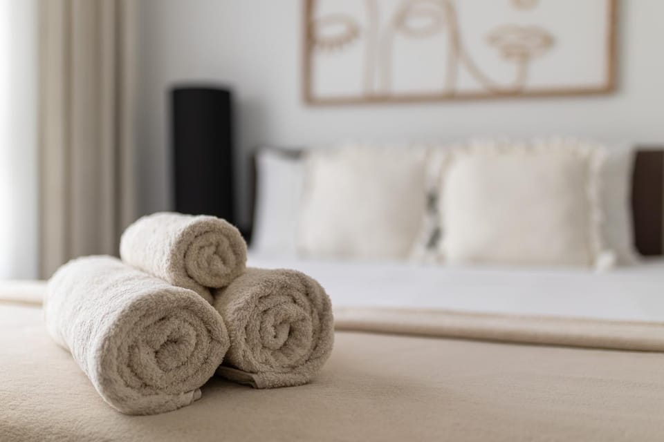 Photo of the whole room, Bedroom, towels