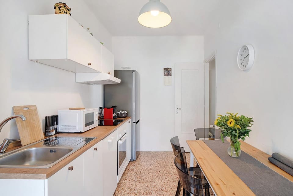 Kitchen or kitchenette, Living room