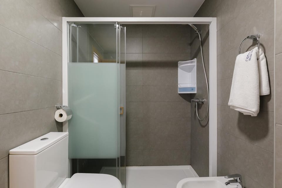 Shower, Bathroom, towels
