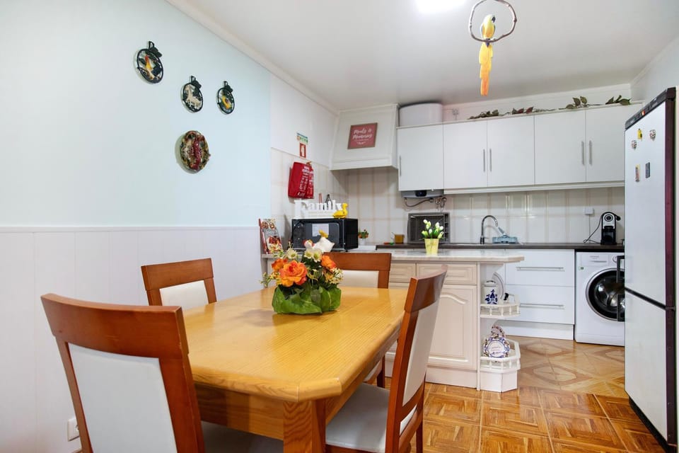 Property building, Kitchen or kitchenette, Living room