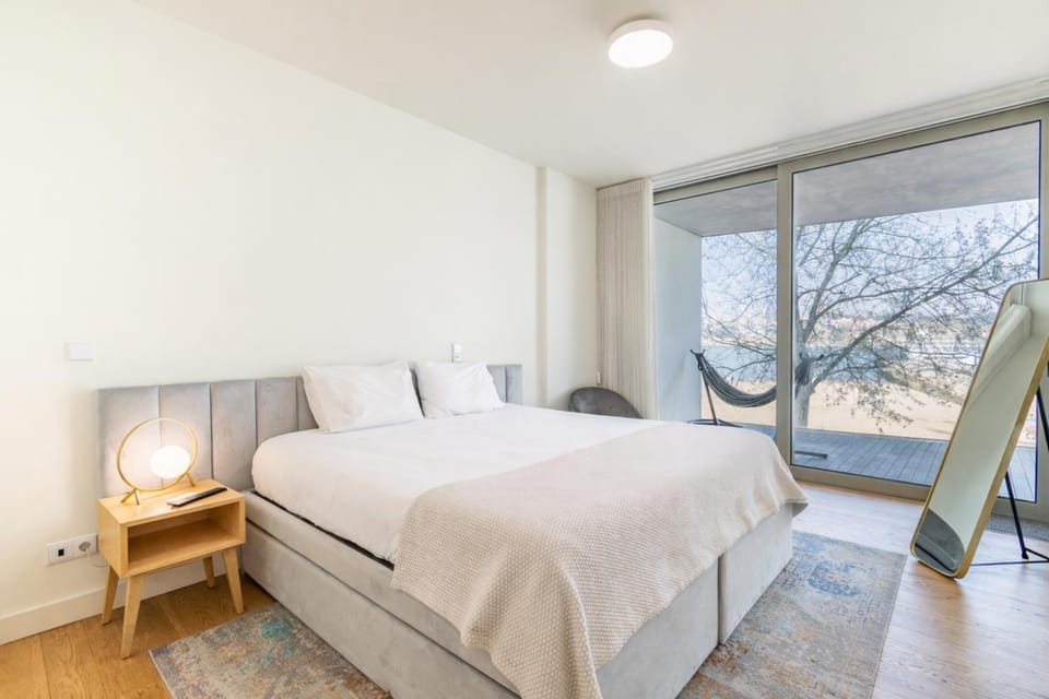 Bed, Bedroom, River view