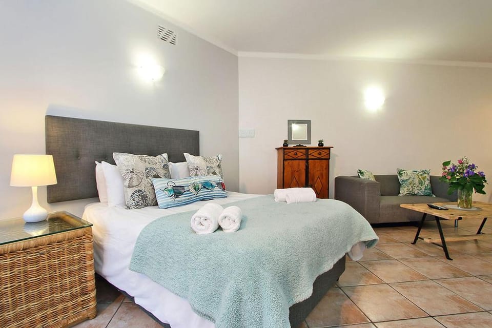 Blue Waters Studio 12 in Sea Point Apartment in Sea Point