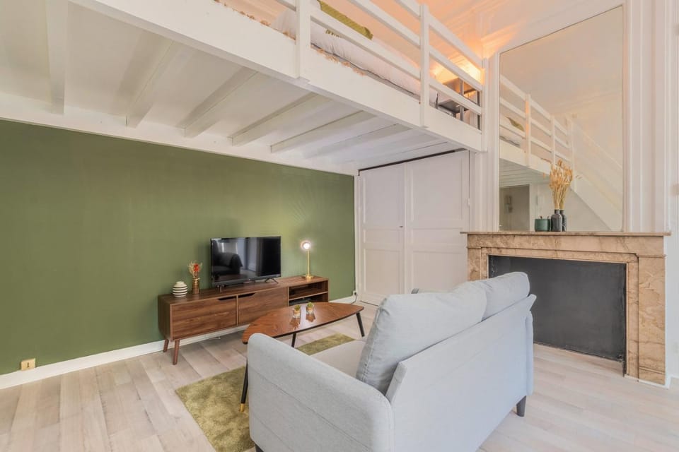 Studio with mezzanine 150m from the metro Apartment in Lille