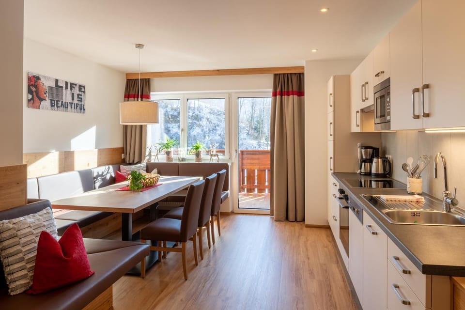 Winter, Summer, Kitchen or kitchenette, Dining area