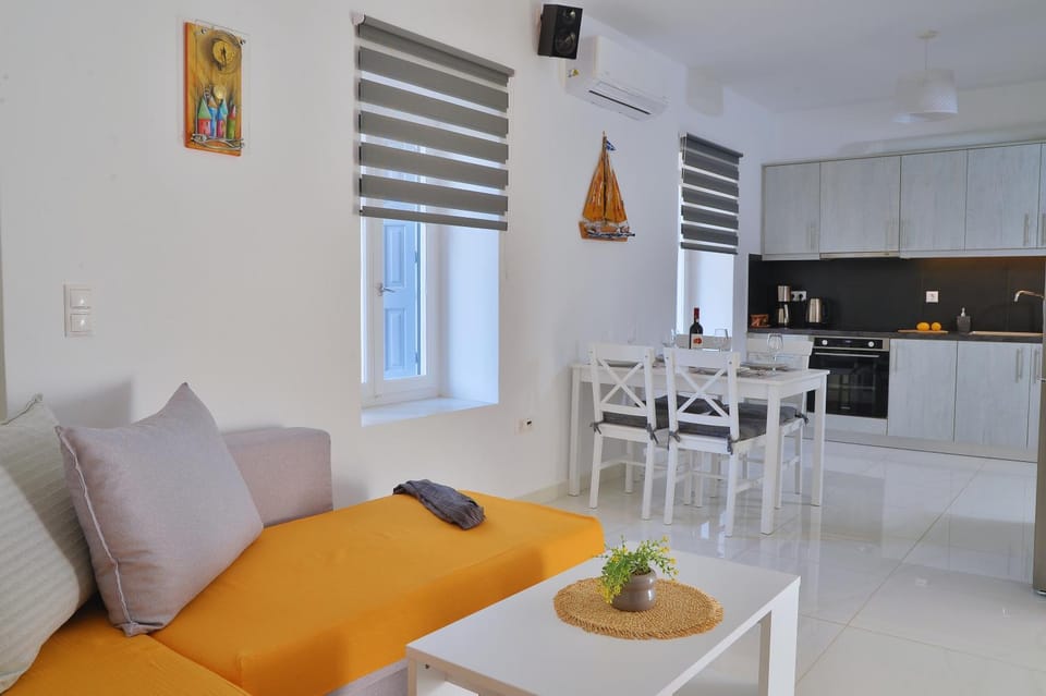 Living room, Dining area, kitchen