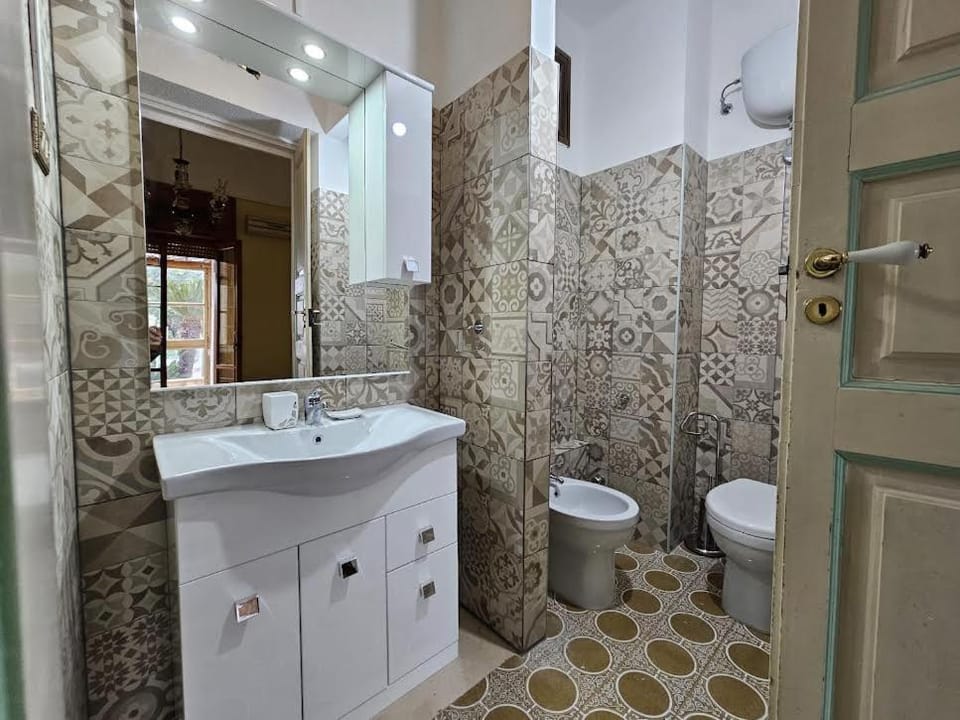 Shower, Toilet, Bathroom, bidet