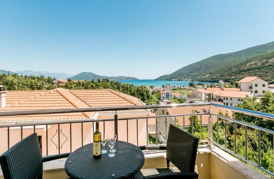 Apartments Lille Apartment in Dubrovnik-Neretva County