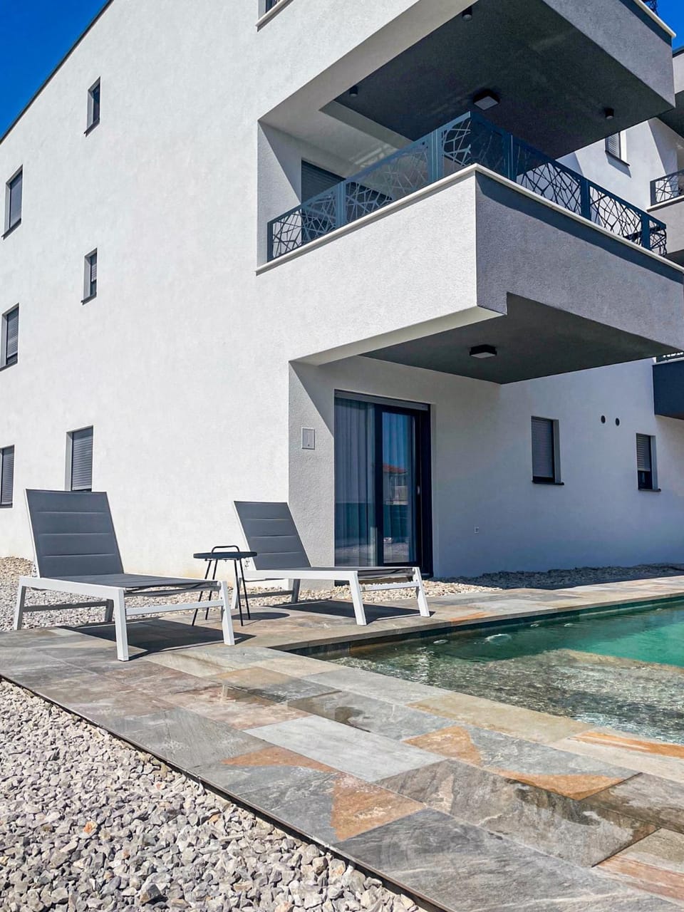 Patio, Day, Swimming pool, sunbed