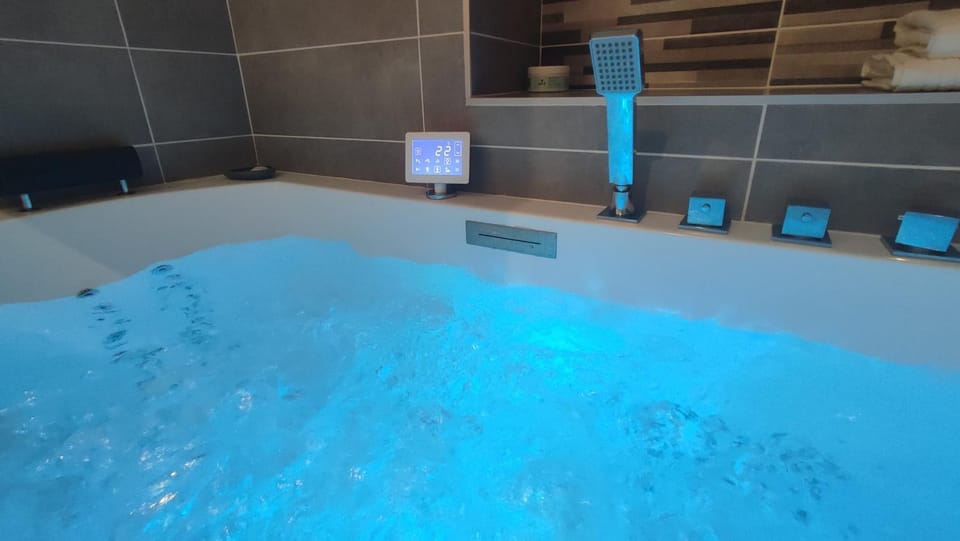 Hot Tub, Hot Tub